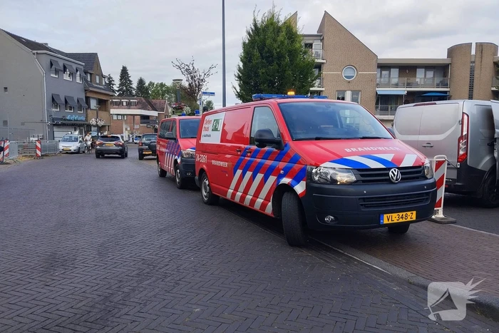 Vlammen uit muren van gemeentehuis na onkruidverbranding