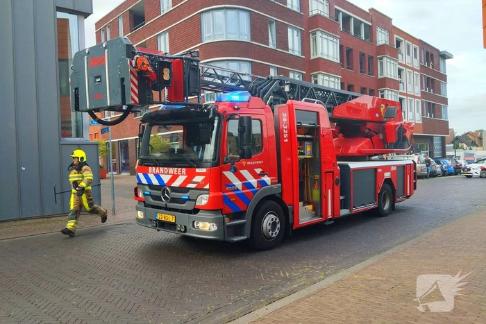 Vlammen uit muren van gemeentehuis na onkruidverbranding