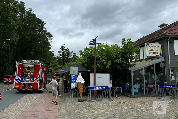 Forse rookontwikkeling door brand in keuken van eetcafé