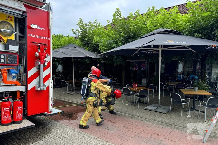 Forse rookontwikkeling door brand in keuken van eetcafé