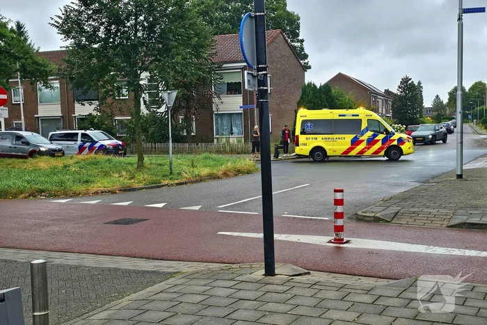 E-biker aangereden door pakketbezorger