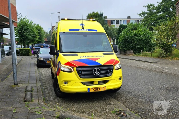 E-biker aangereden door pakketbezorger