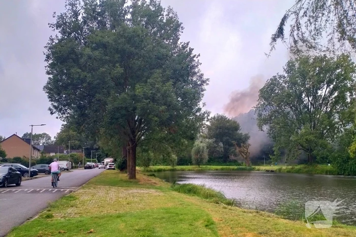 Veel rookontwikkeling bij uitslaande brand