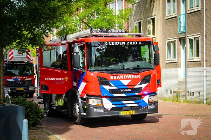 Alerte buurtbewoner wekt bewoner nadat woning vol rook staat