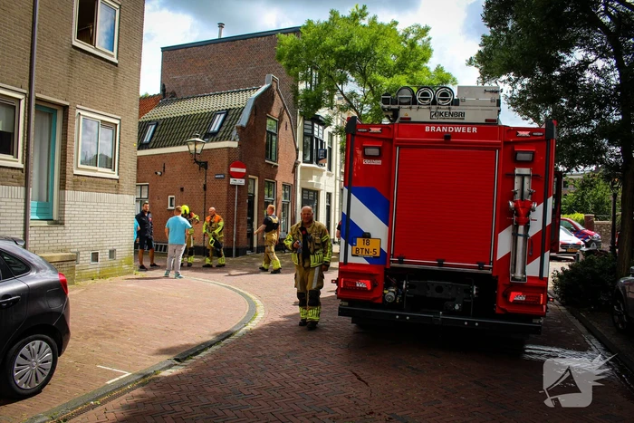 Alerte buurtbewoner wekt bewoner nadat woning vol rook staat