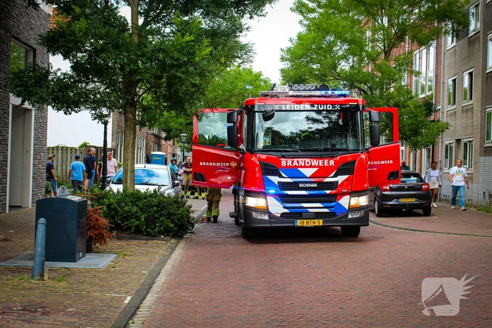 Alerte buurtbewoner wekt bewoner nadat woning vol rook staat
