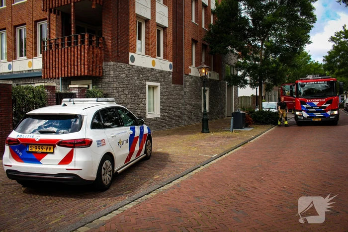 Alerte buurtbewoner wekt bewoner nadat woning vol rook staat