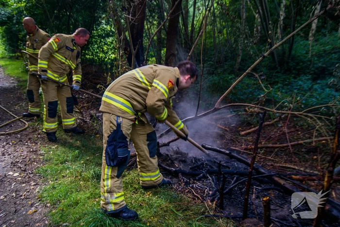 Brand in bosschage snel onder controle