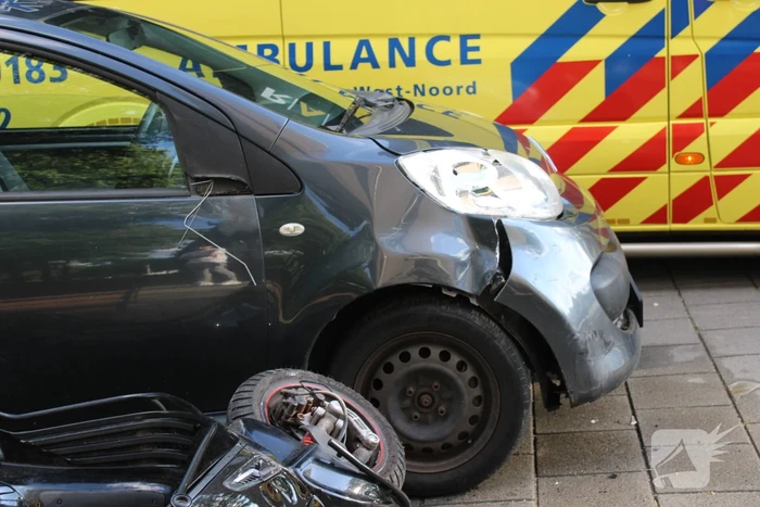 Automobilist schept scooterrijder