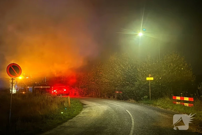 Grote brand in leegstaande boerderij