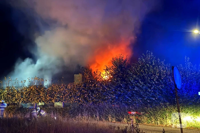 Grote brand in leegstaande boerderij