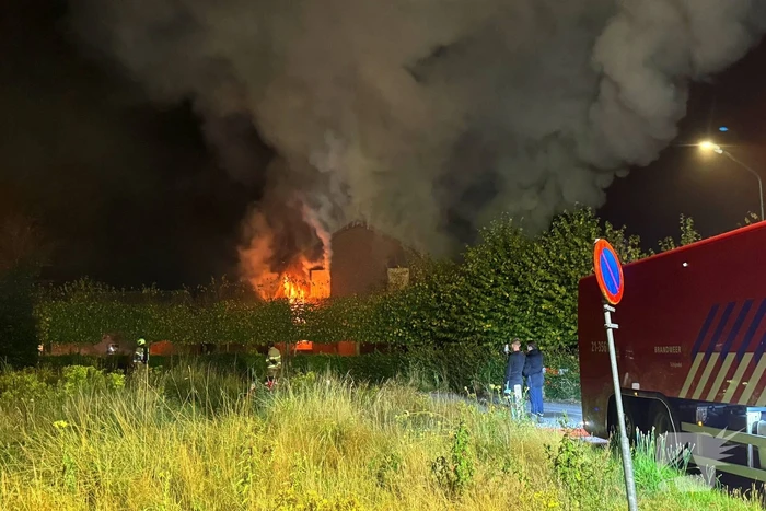 Grote brand in leegstaande boerderij