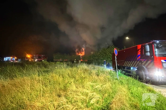 Grote brand in leegstaande boerderij