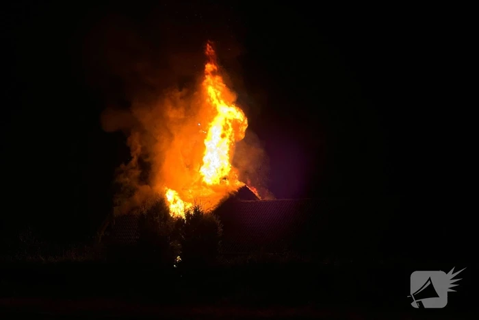 Grote brand in leegstaande boerderij