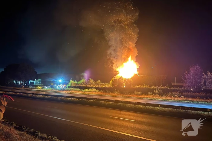Grote brand in leegstaande boerderij