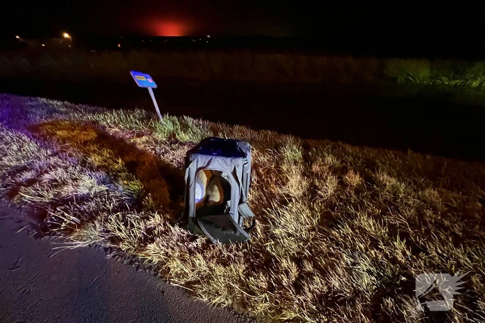 Voertuig met bestuurder en hond raken te water