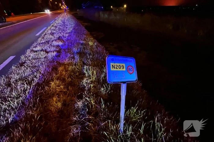 Voertuig met bestuurder en hond raken te water