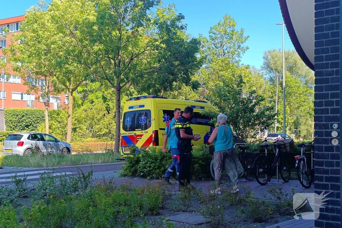 Automobilist schept fietser bij fietsoversteekplaats