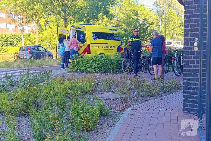 Automobilist schept fietser bij fietsoversteekplaats