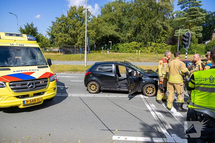 Auto's beschadigd bij kop-staartbotsing