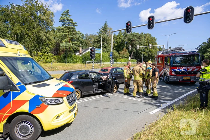 Auto's beschadigd bij kop-staartbotsing