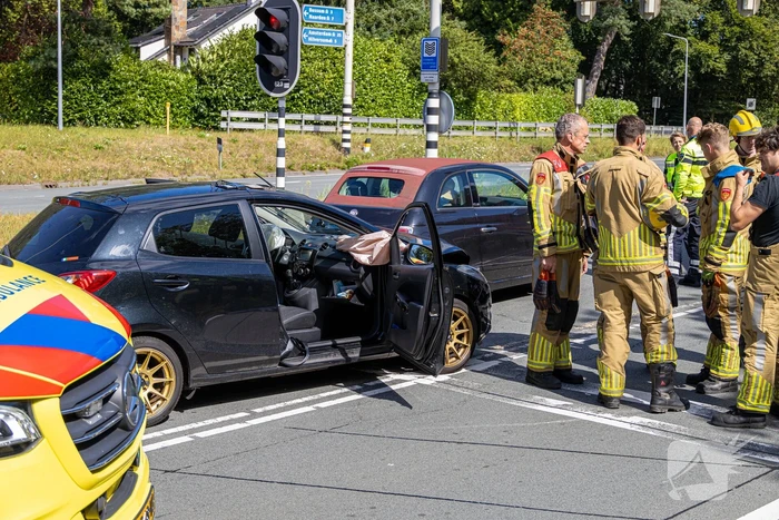 Auto's beschadigd bij kop-staartbotsing