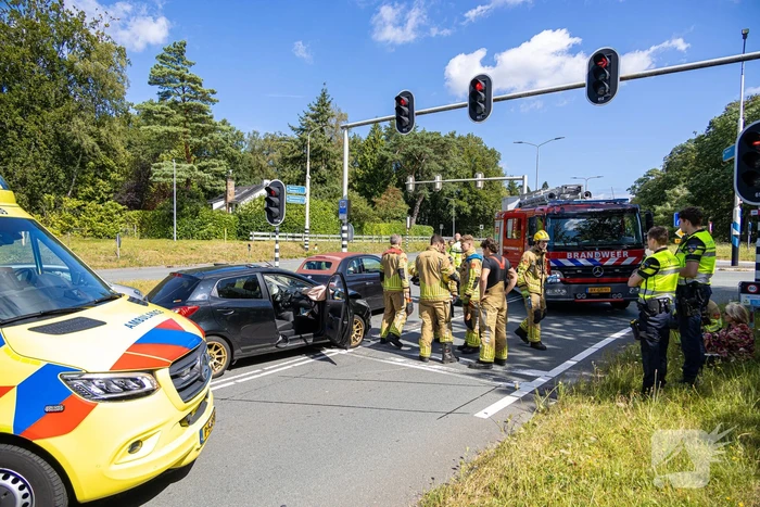 Auto's beschadigd bij kop-staartbotsing