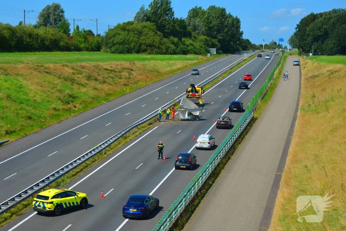 Verkeershinder na gekantelde paardentrailer