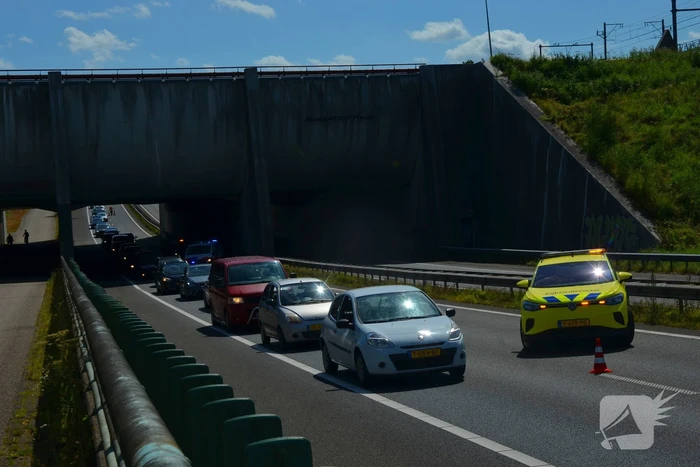 Verkeershinder na gekantelde paardentrailer