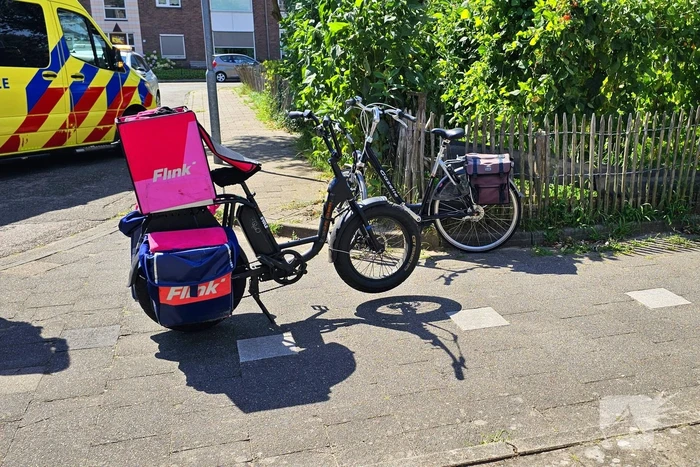 Fietser botst met flitsbezorger