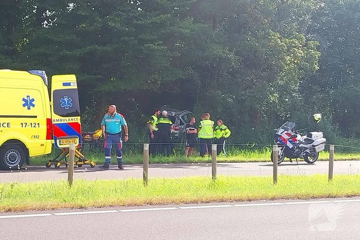 Automobilist belandt in berm