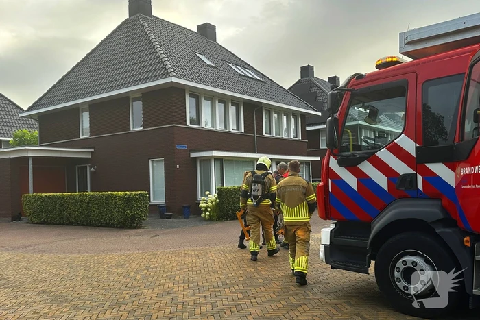 Rookmelder gaat af na val partij in woning