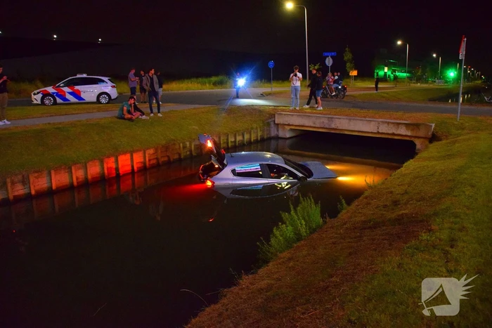 Automobilist belandt met auto in sloot