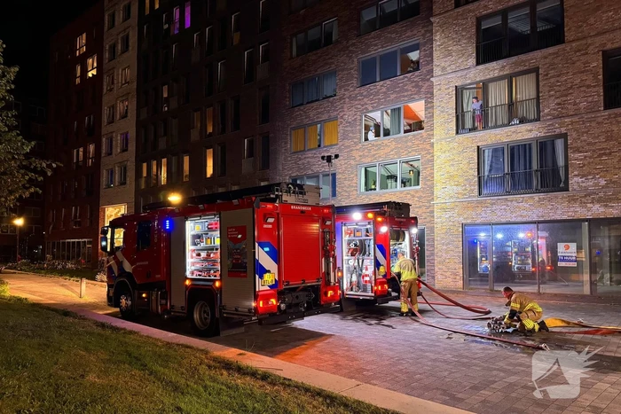 Brandweer haalt bewoners uit appartementen wegens brand