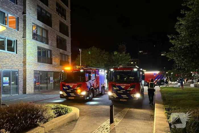 Brandweer haalt bewoners uit appartementen wegens brand