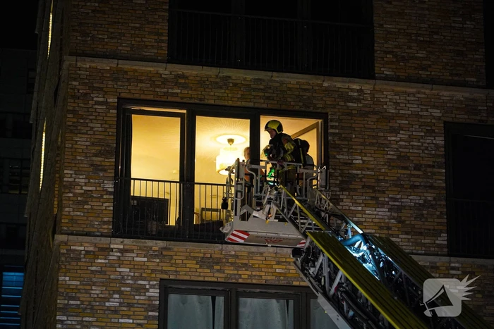 Brandweer haalt bewoners uit appartementen wegens brand