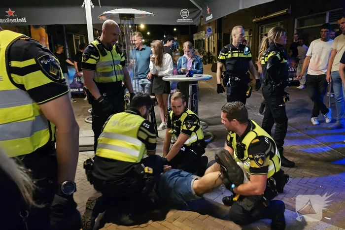 Persoon aangehouden voor belediging van agenten