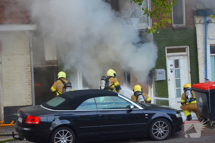 Grote uitslaande brand in pizzeria
