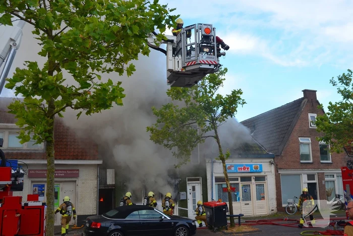 Grote uitslaande brand in pizzeria