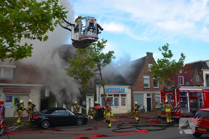 Grote uitslaande brand in pizzeria