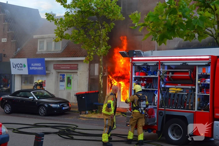Grote uitslaande brand in pizzeria