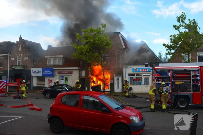 Grote uitslaande brand in pizzeria