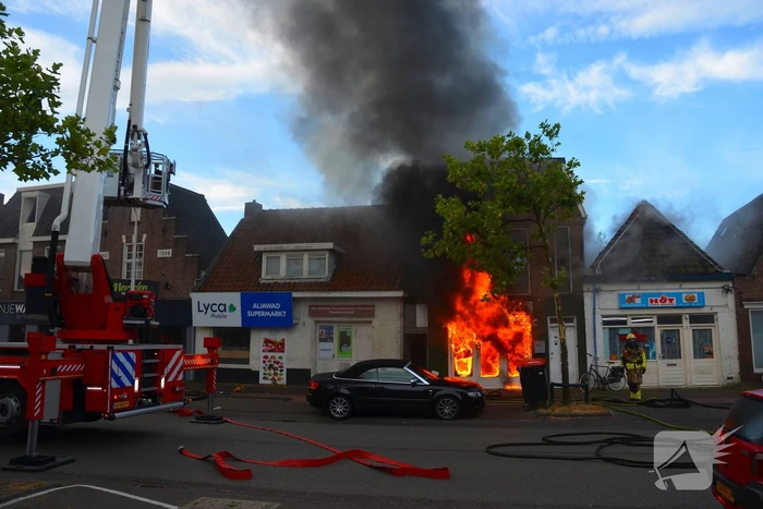 Grote uitslaande brand in pizzeria