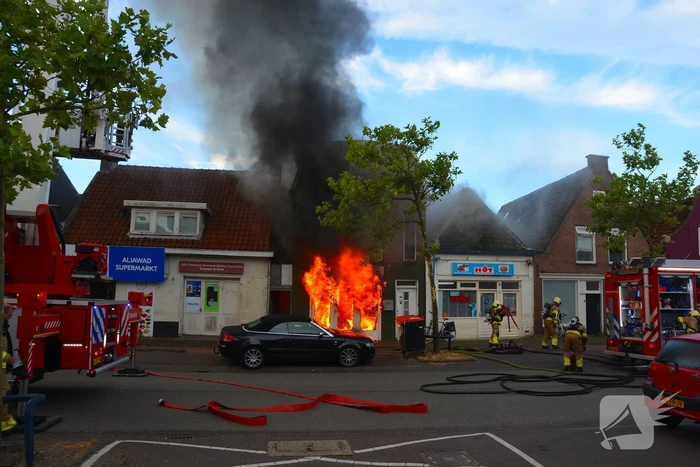 Grote uitslaande brand in pizzeria