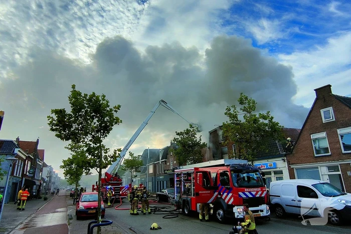 Grote uitslaande brand in pizzeria
