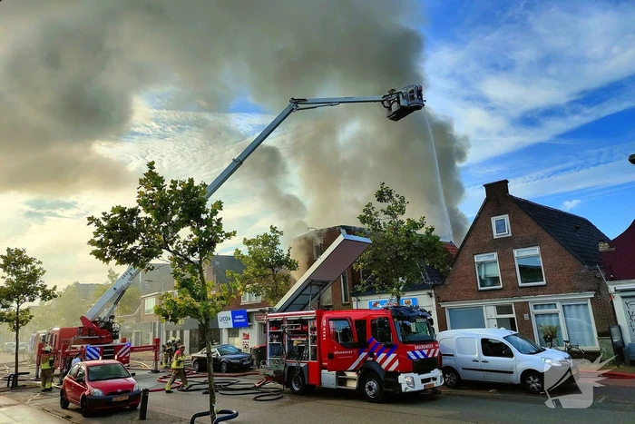 Grote uitslaande brand in pizzeria