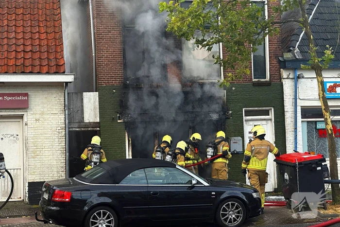 Grote uitslaande brand in pizzeria