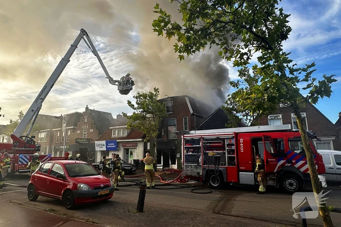 Grote uitslaande brand in pizzeria
