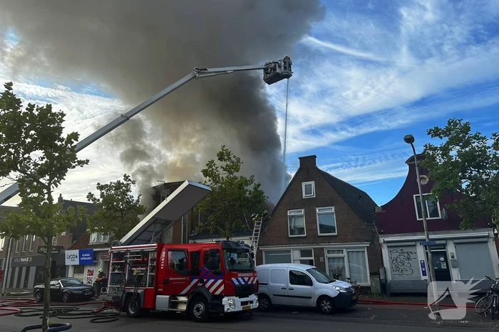Grote uitslaande brand in pizzeria