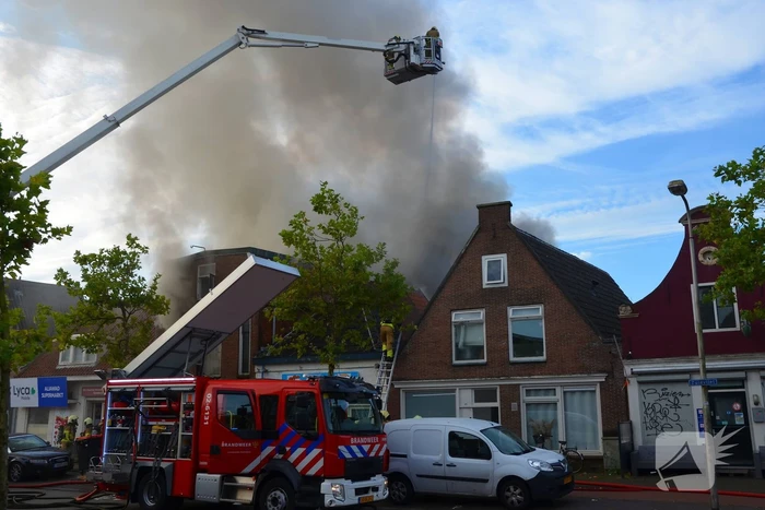 Grote uitslaande brand in pizzeria